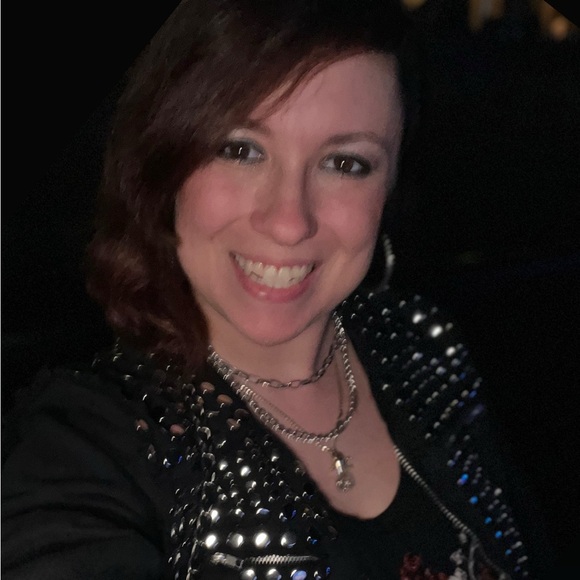 Meet your Posher, Christina - Picture 2 of 16